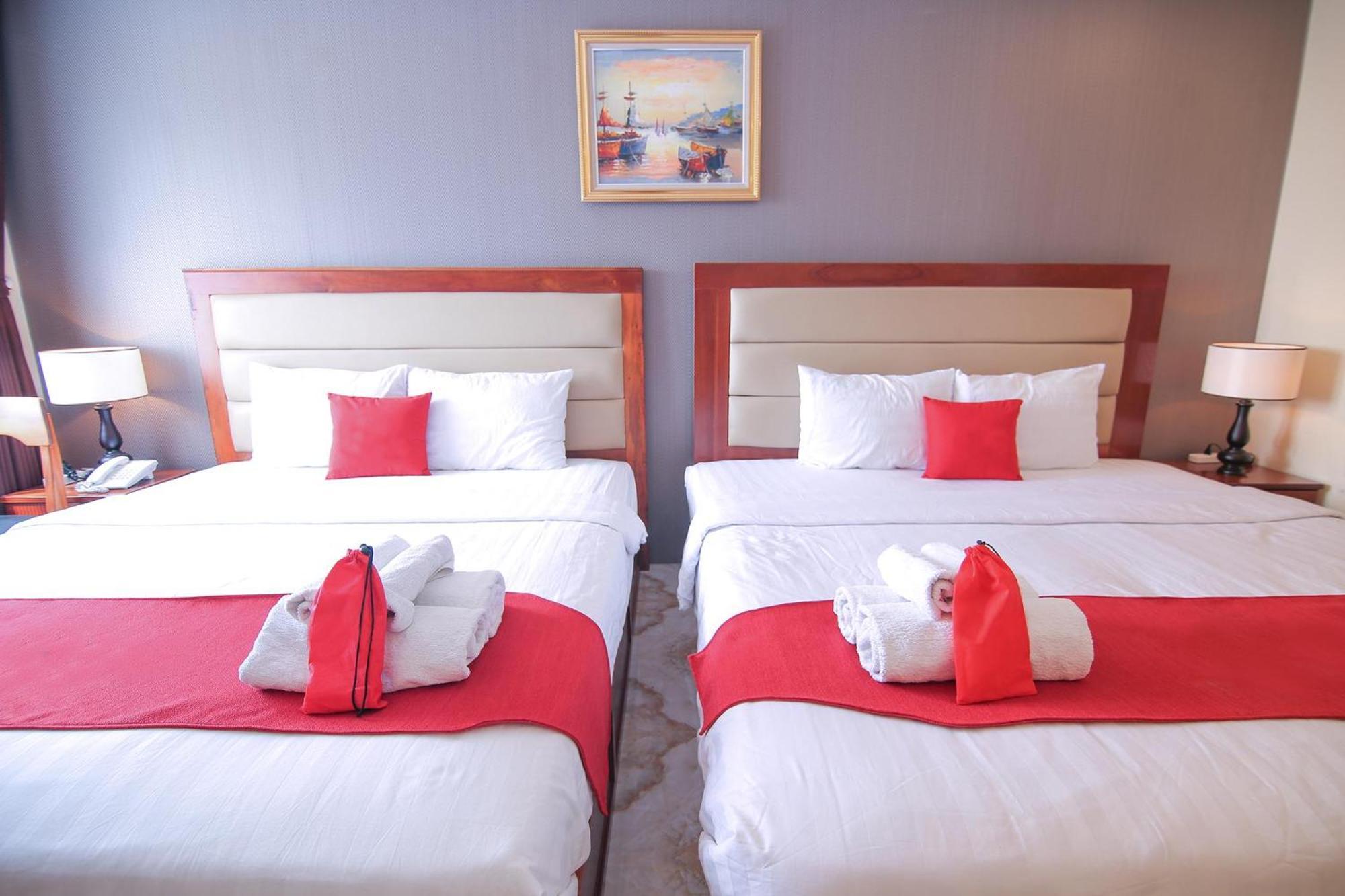 เรดดอร์ซ พรีเมียม แอท เหงียนทายซอนสตรีท Hotel โฮจิมินห์ซิตี้ ภายนอก รูปภาพ